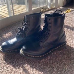 1460 leather lace up doc martens<3